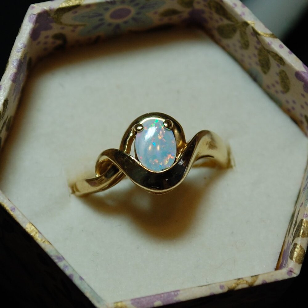 Vintage 14k Yellow Gold Opal Ring Size 6